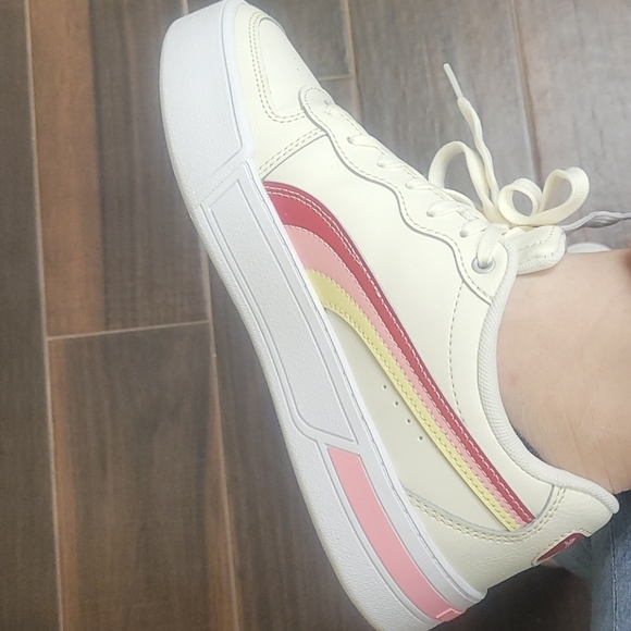 ✨FINAL SALE✨Retro Puma Sneakers - Picture 3 of 11